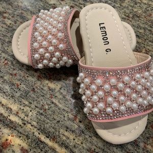 New toddler flip flops size 7